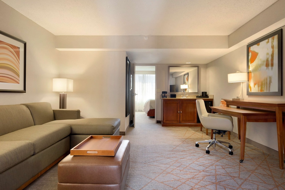 Embassy Suites by Hilton El Paso 48/49