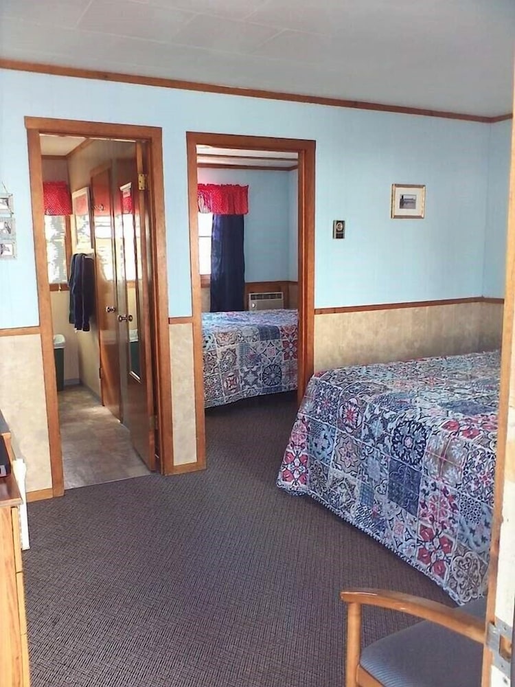 The Monarch Motel 7/17