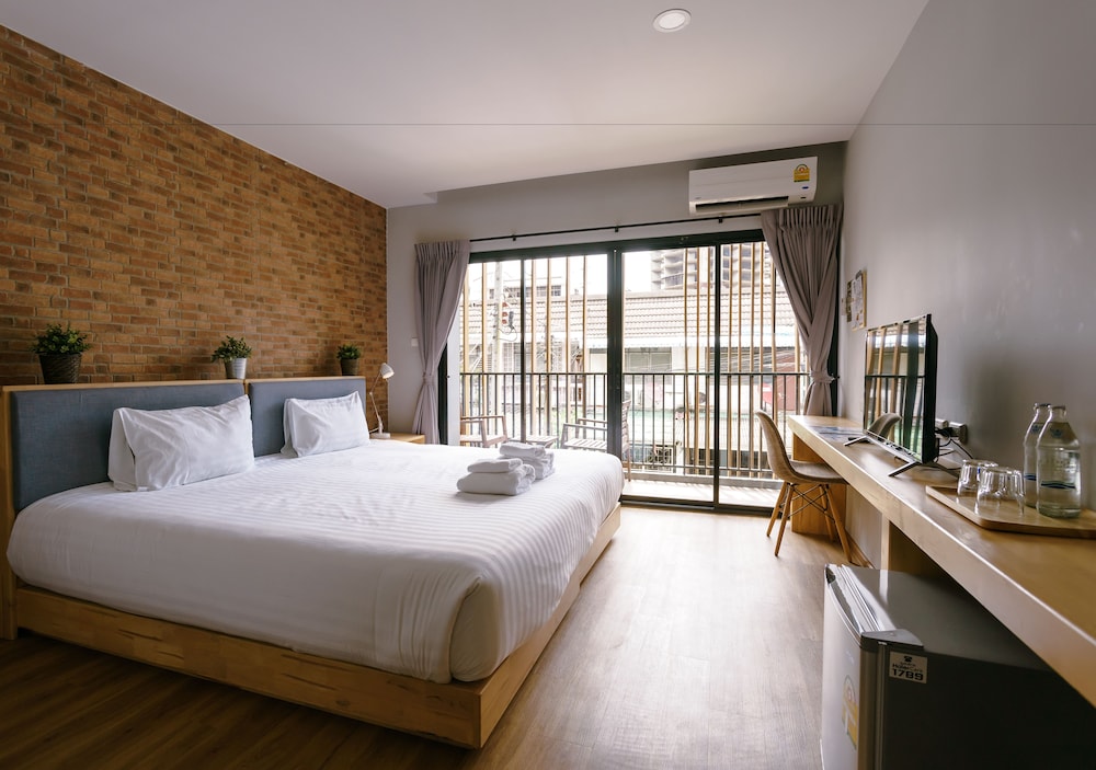 DELUXE, DOUBLE BED