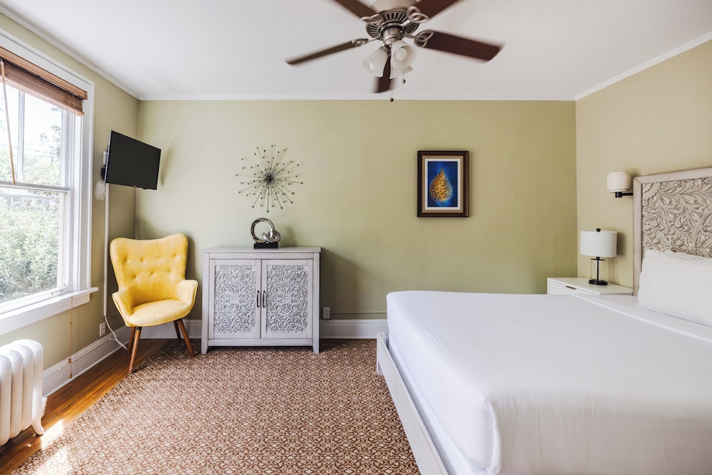 Princess Anne Hotel 16/50