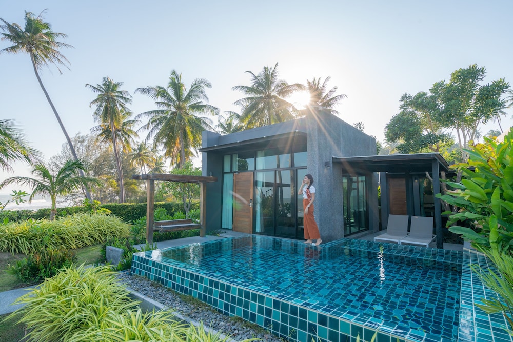 SEAnery Beach Resort 4/66