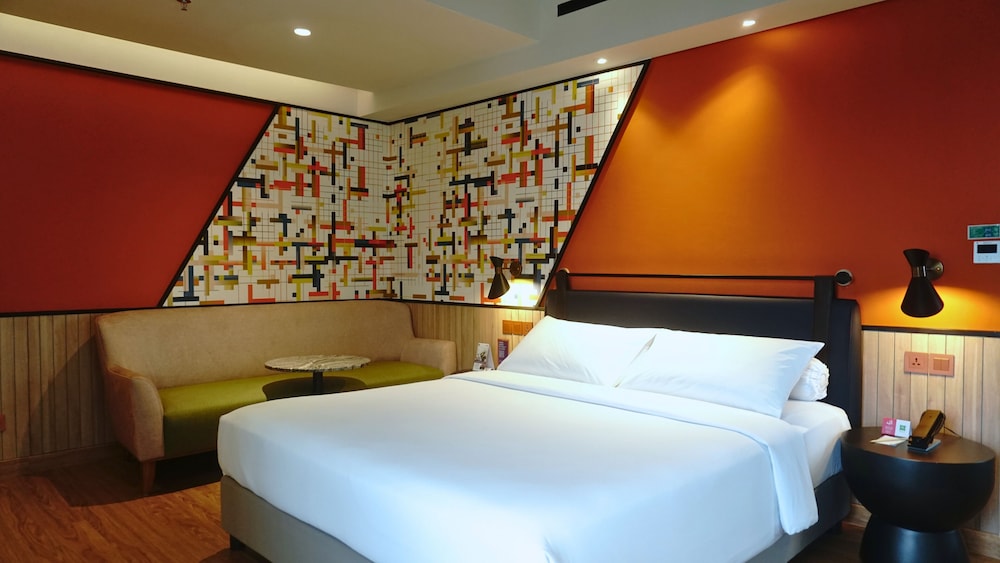 PREMIUM, QUEEN BED