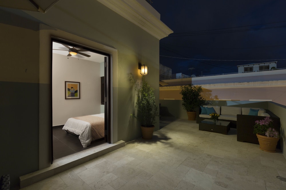 Decanter Hotel 3/47