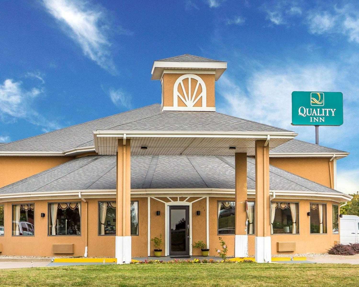 Quality Inn Morton at I-74 2/32