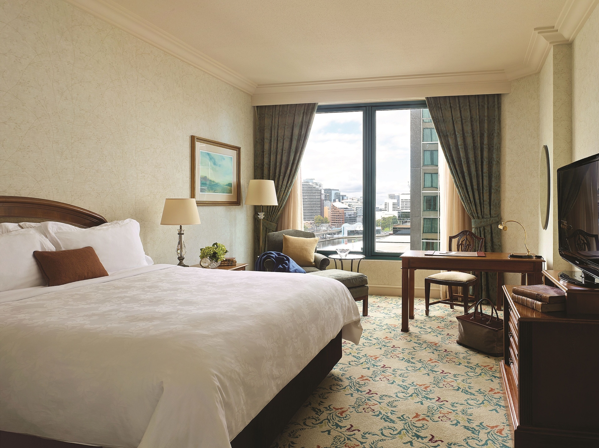 SUPERIOR, KING BED