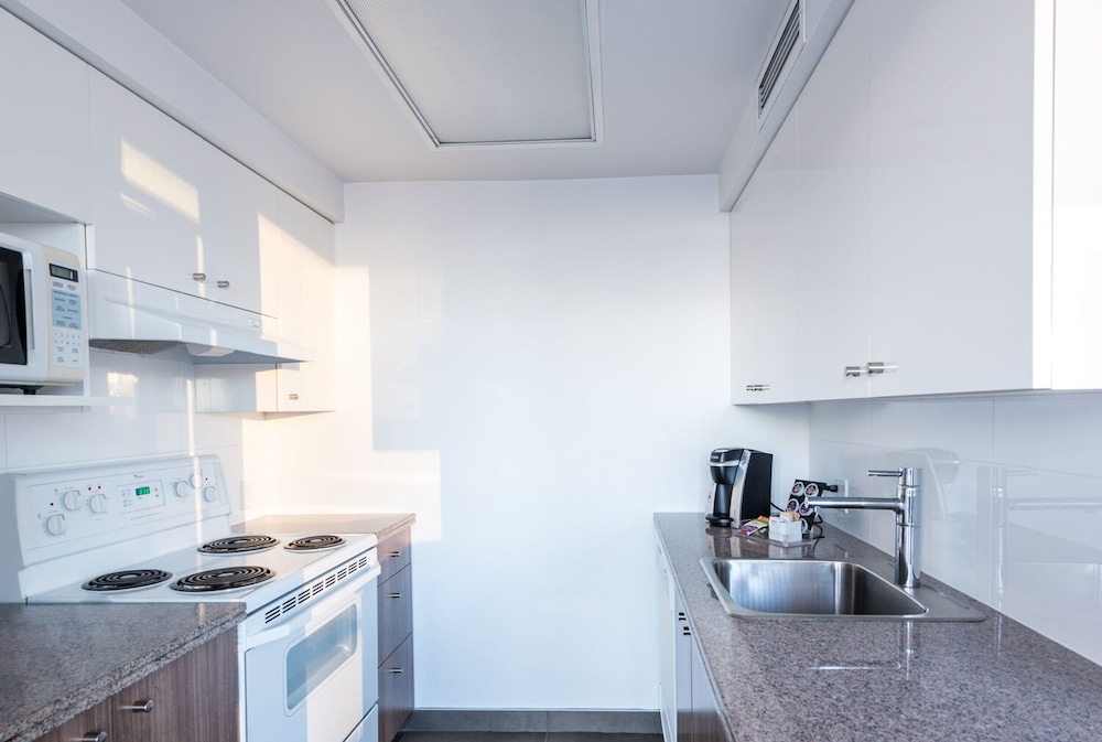 Carmana Hotel and Suites 18/39