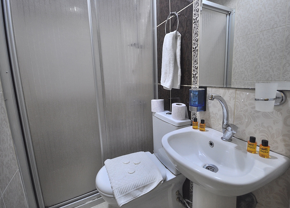 غرفة كلاسيكية ثلاثية بسرير مزدوج وسرير فردي، Hotel Baykal 8/9