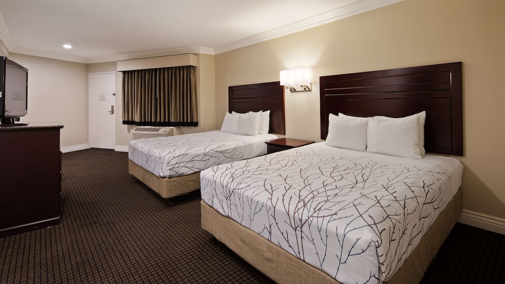 Best Western Woodland Hills Inn 16/37