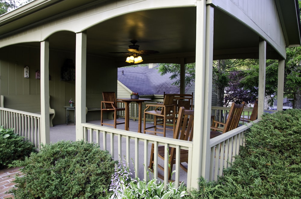 Hillwinds Inn 5/44