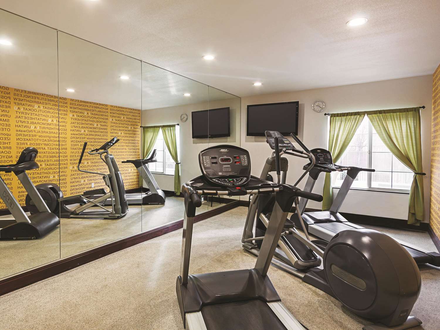 La Quinta Inn & Suites by Wyndham Fresno Northwest 22/44