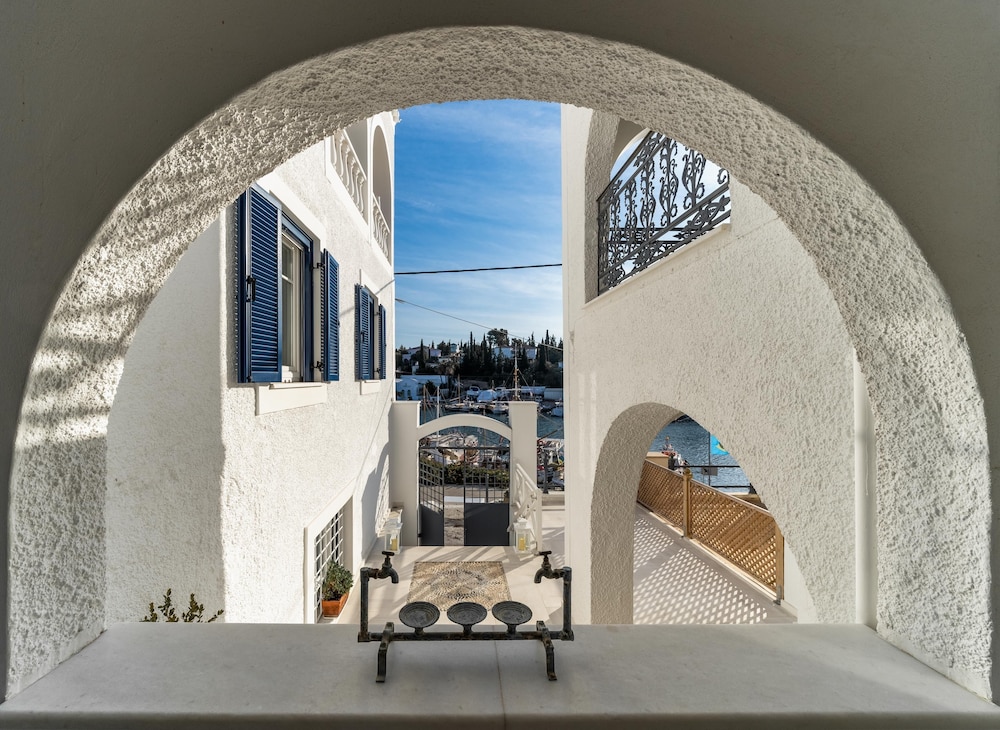 Porto Vecchio Spetses Luxury Suites 10/43