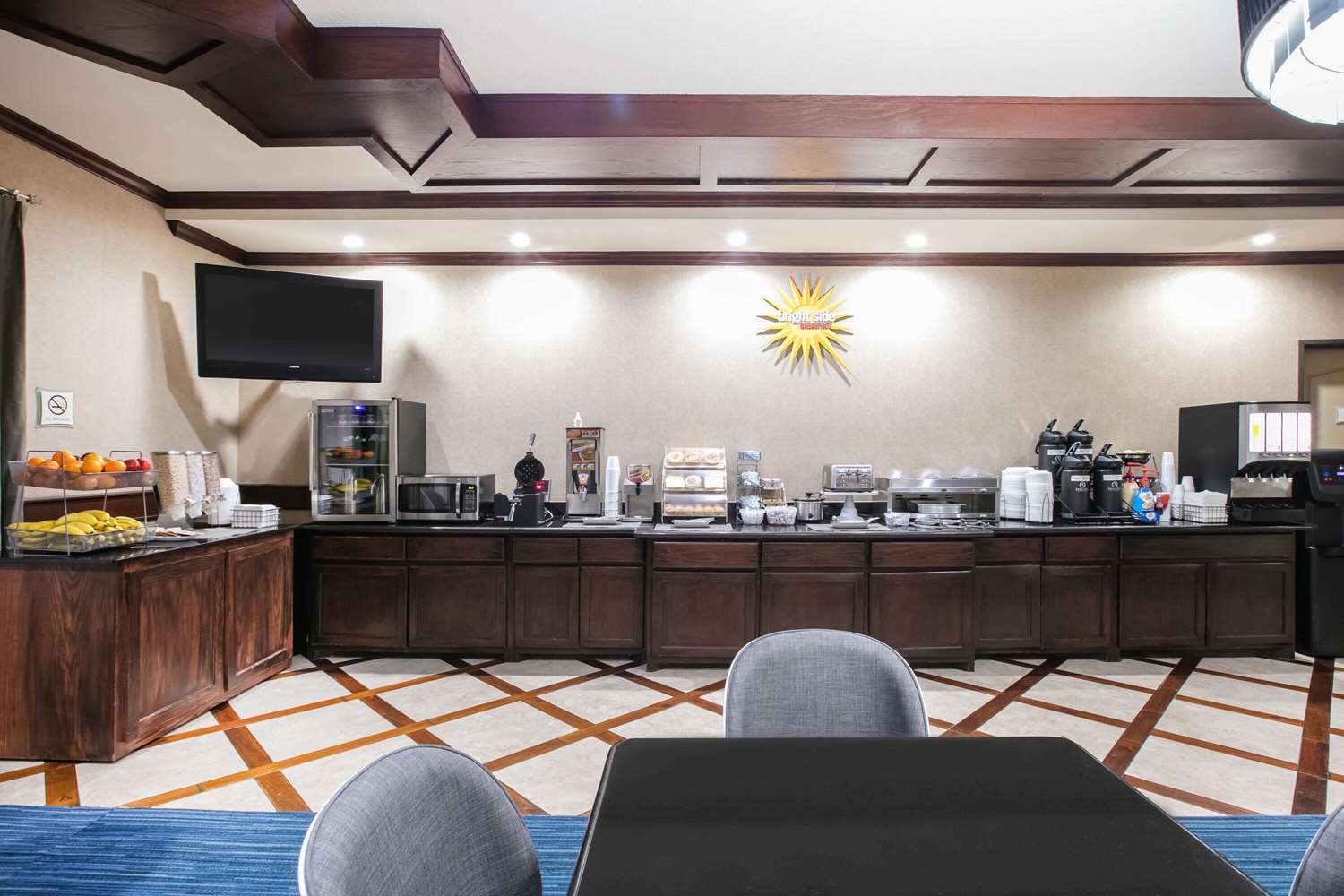 La Quinta Inn and Suites by Wyndham DFW Airport West - Euless 46/65