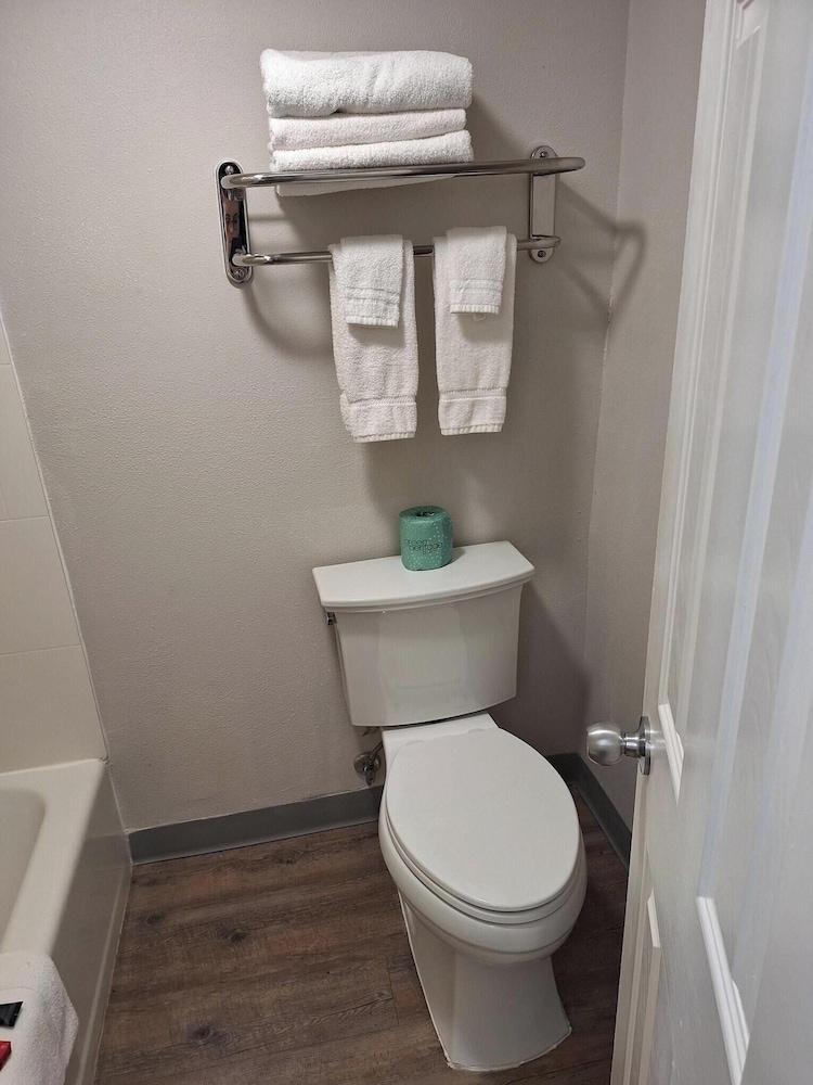 ECONO LODGE AND SUITES(Orange - TX) 47/53