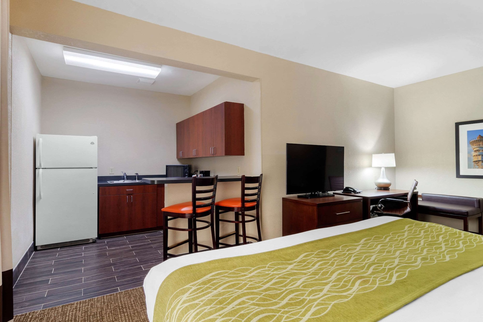 Efficiency, Suite, King Bed, Sofa