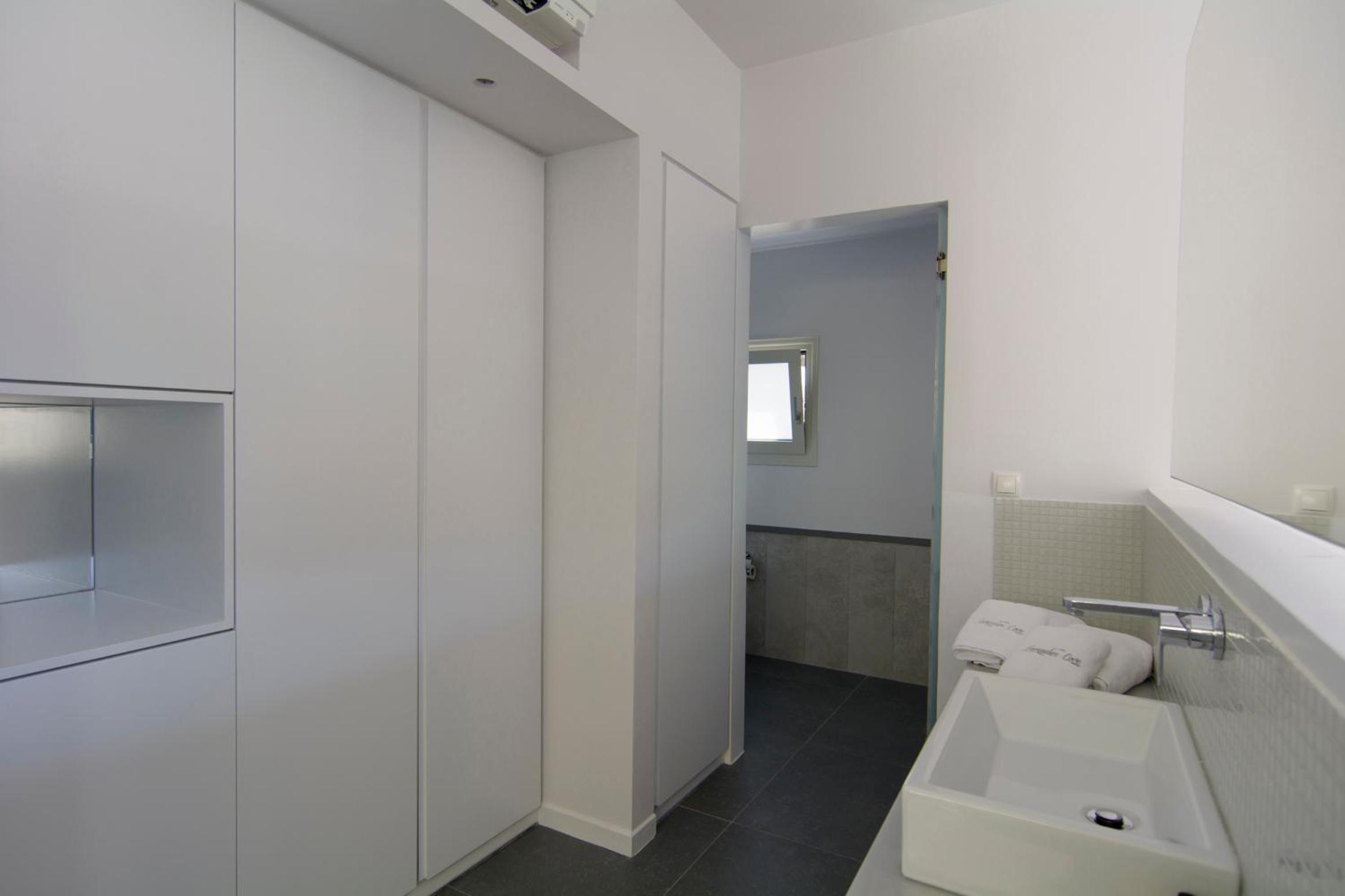 Suite, Sea View, Lavender Cove 9/10