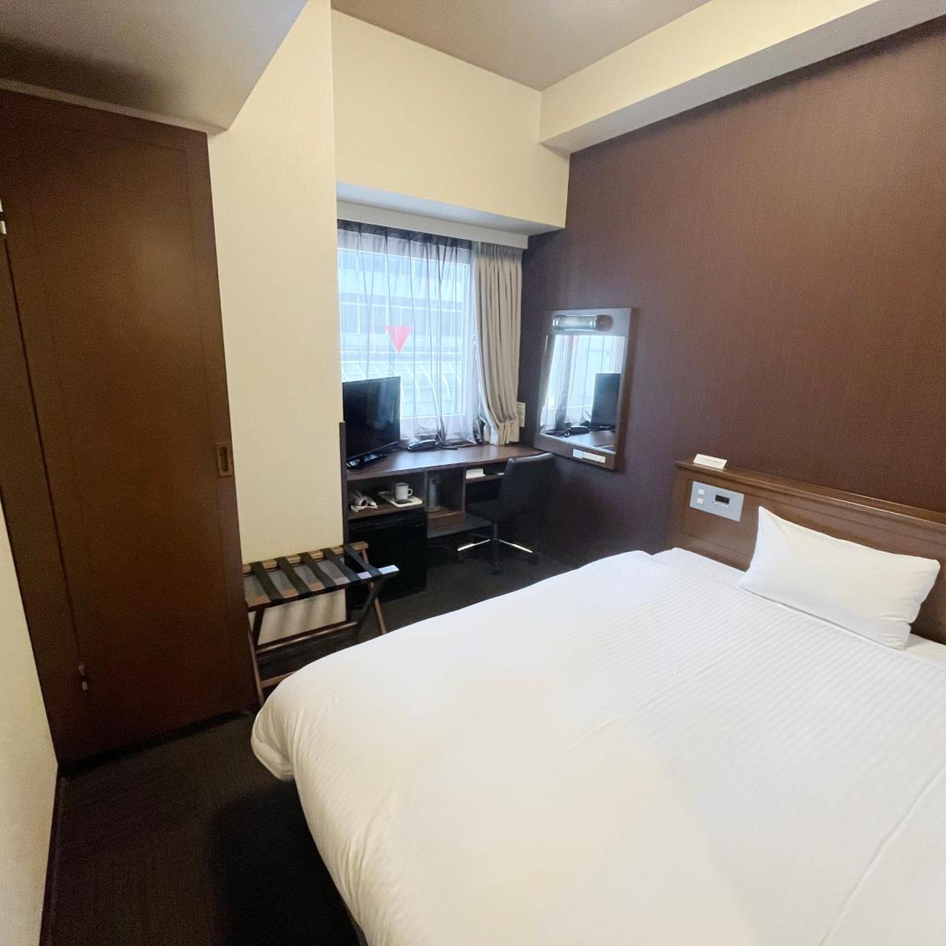 ROOM, SINGLE