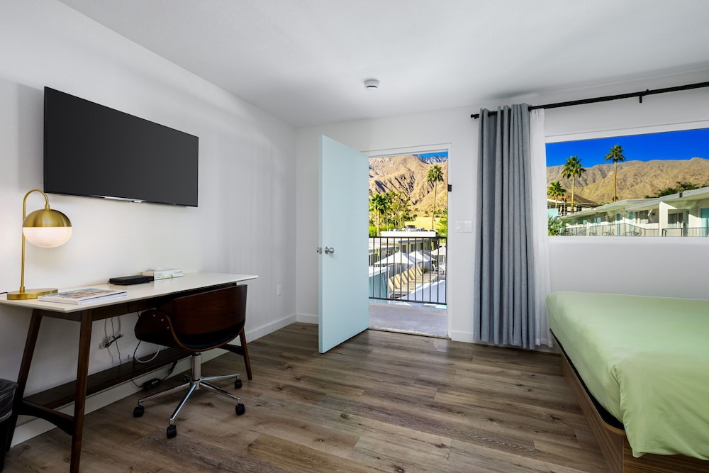 Skylark Hotel 58/70