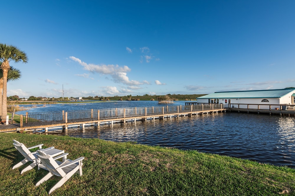 Days Inn & Suites by Wyndham Lake Okeechobee 41/50