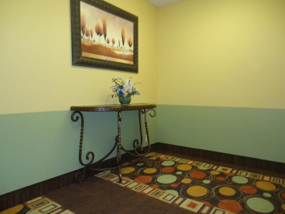 Town House Extended Stay Hotel Downtown 38/64