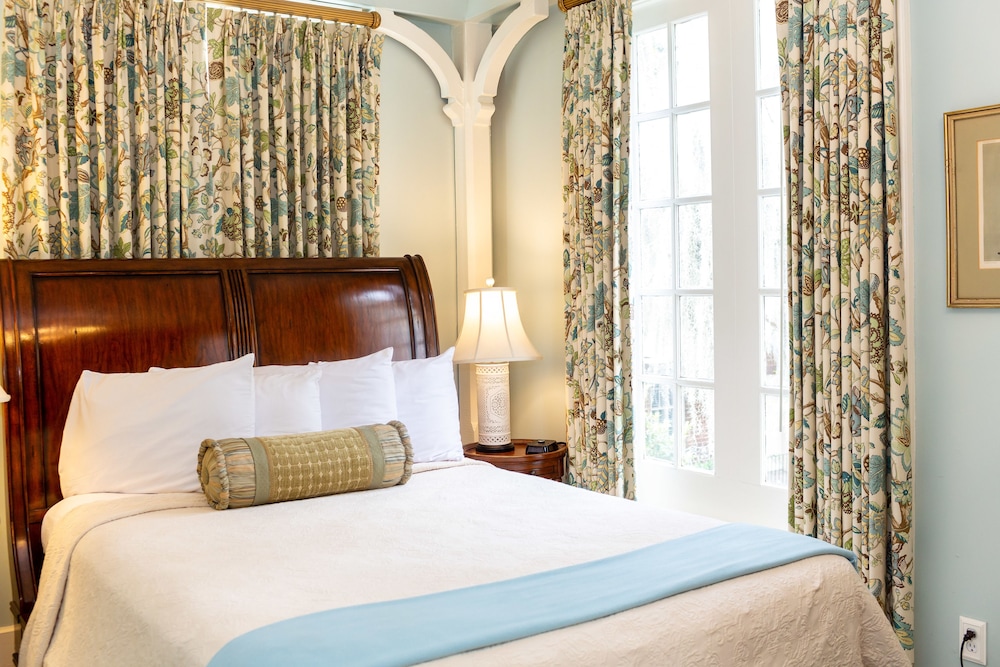 House, Queen Bed, Main Building