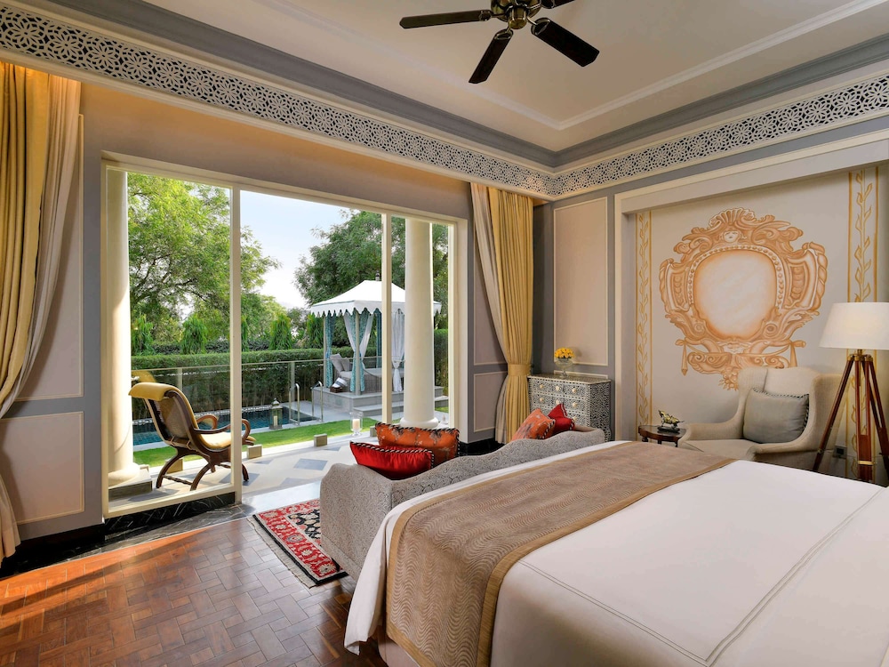 RAFFLES, OASIS, SUITE