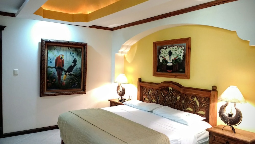 JUNIOR SUITE, KING BED
