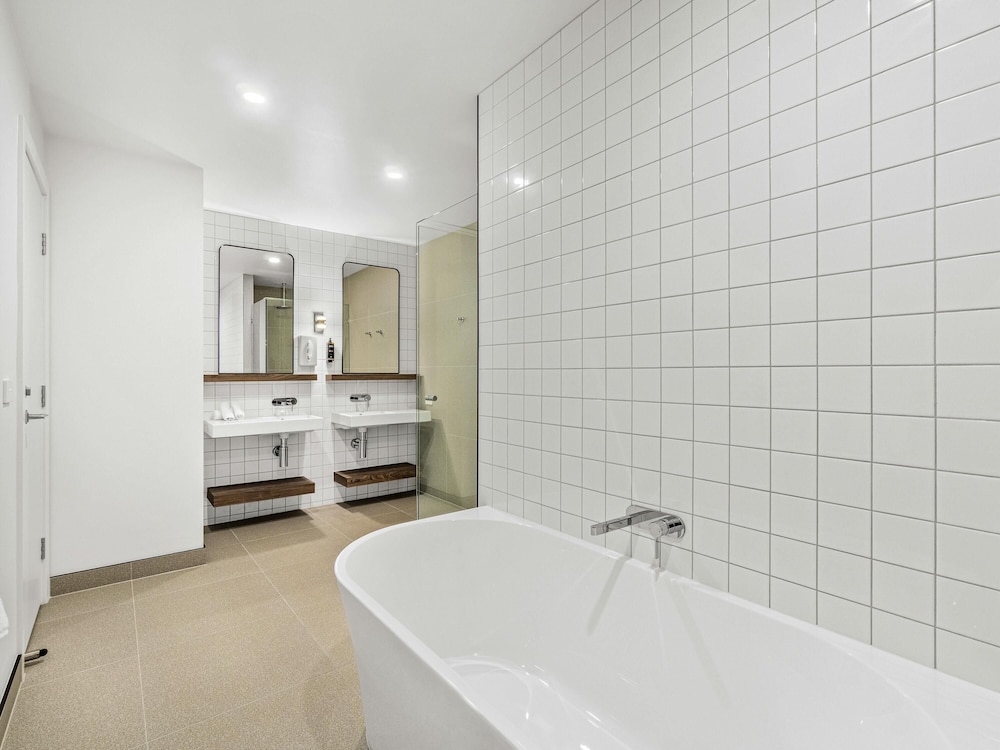 Mercure Pakenham 34/38
