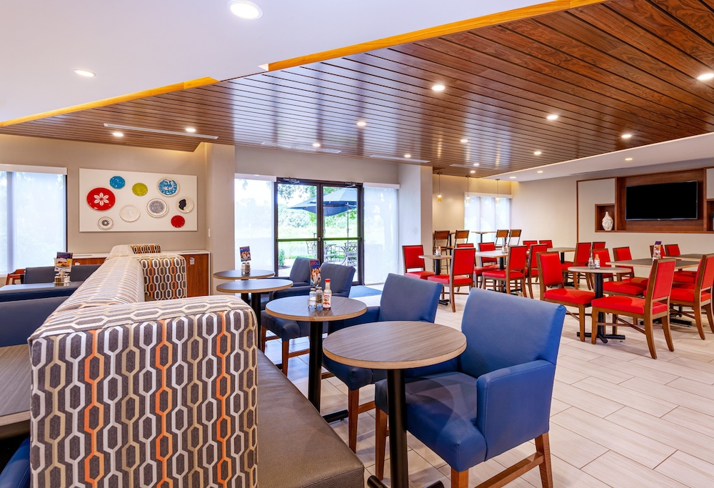 Holiday Inn Express Tampa-Brandon 40/52