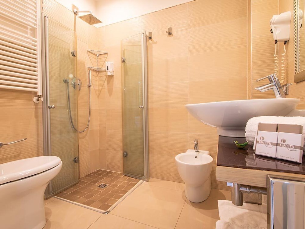 Ferretti Beach Hotel 63/65
