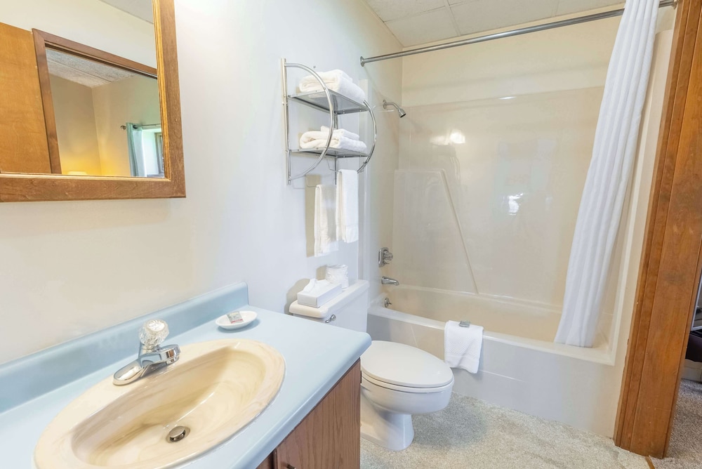 Fireside Inn And Suites 62/64