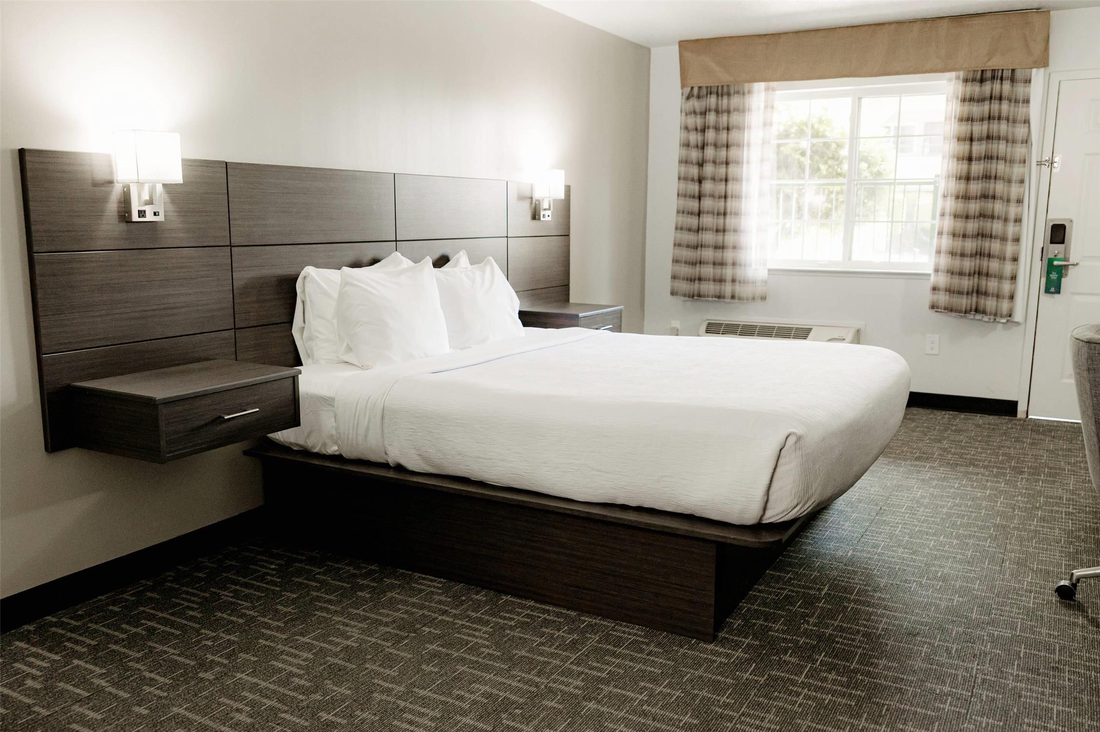 جناح بسرير كينج، Quality Inn & Suites Lathrop 3/6