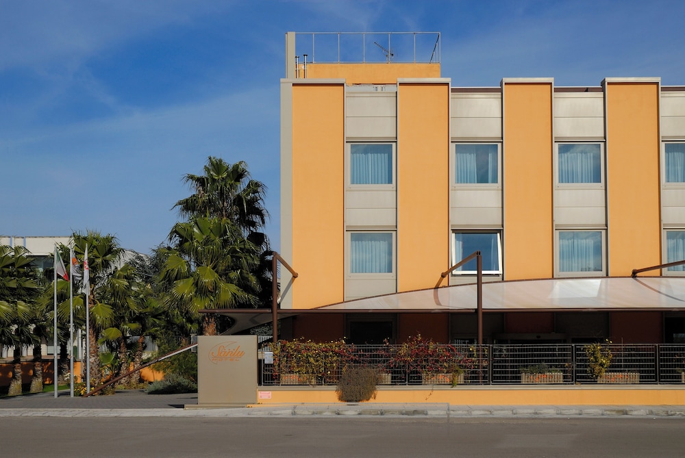 Sanlu Hotel 2/53