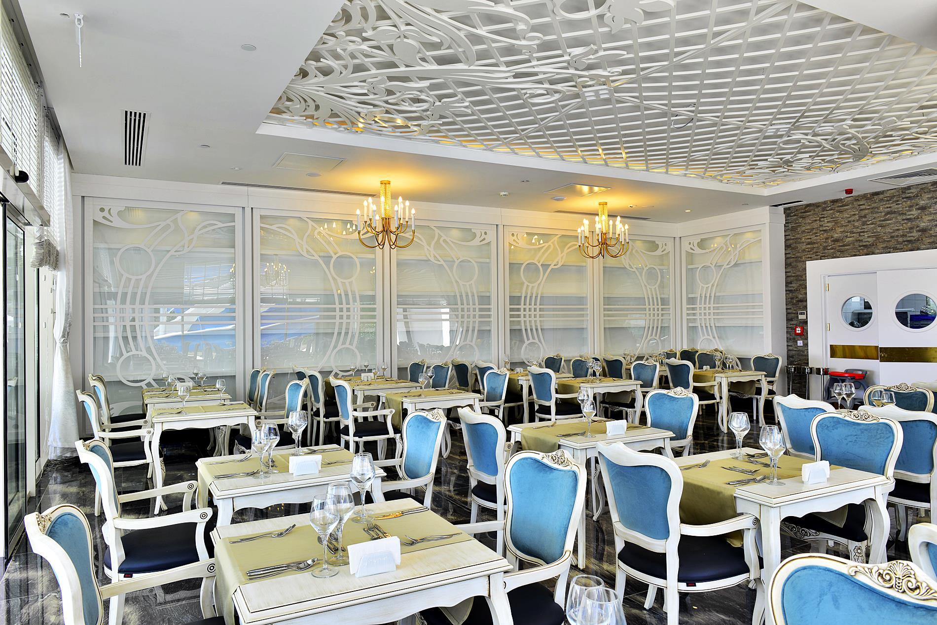 Azura Deluxe Resort Spa 31/42