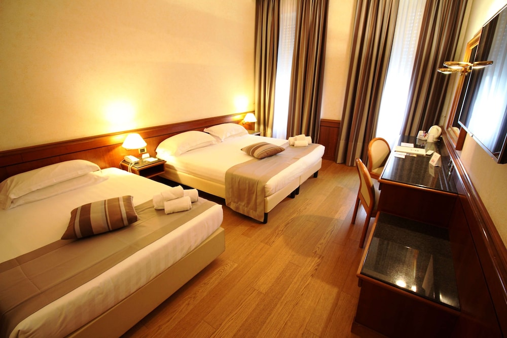 غرفة قياسية ثلاثية بسرير كوين وسرير فردي للمدخنين، Best Western Hotel Moderno Verdi 2/10