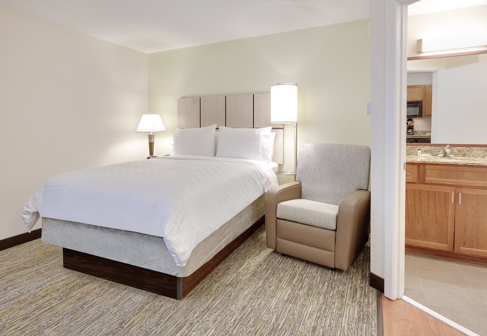 Candlewood Suites Salina 12/49
