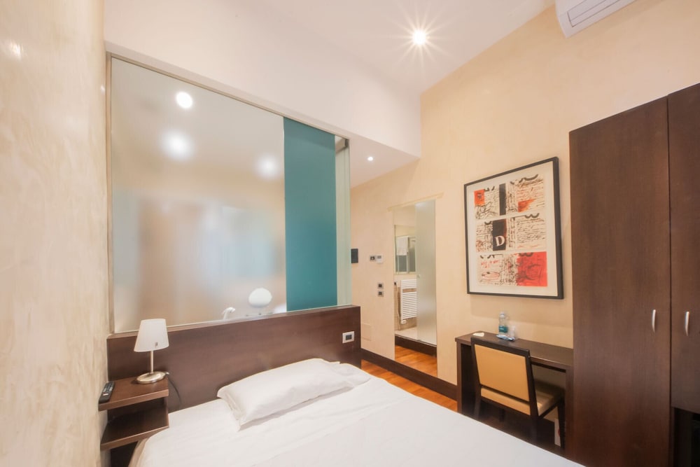 Century Hotel 19/39