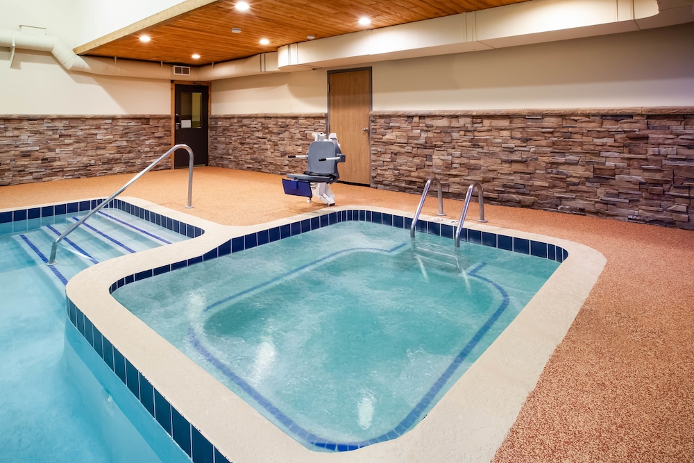 Days Inn By Wyndham Cadillac 20/39