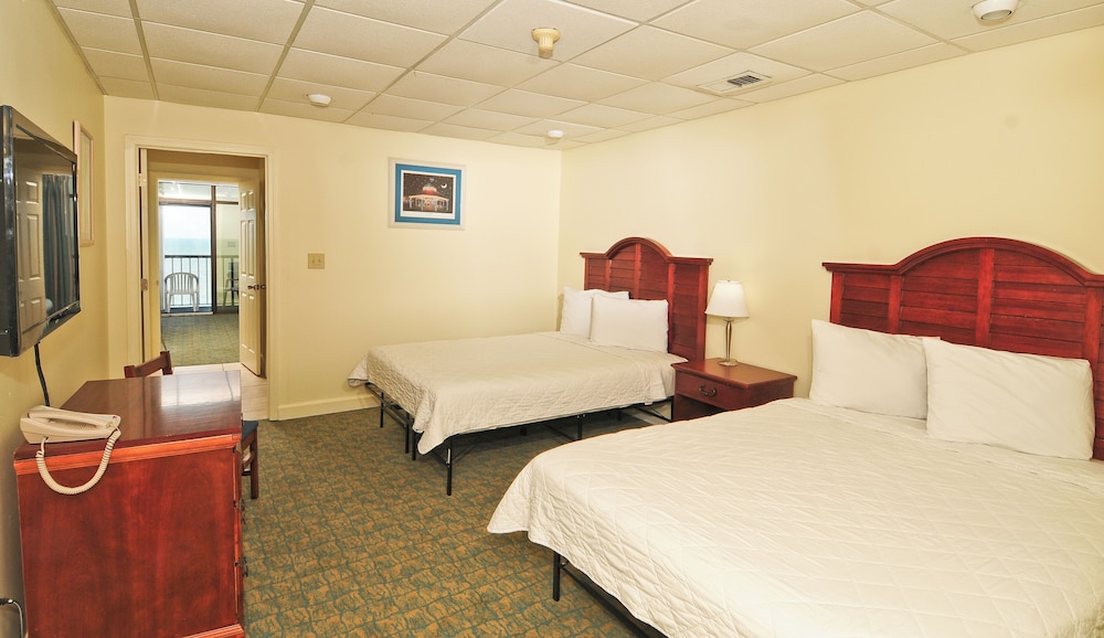 3 Bedrooms, 2 King Beds, 2 Queen Beds, Ocean Front, Sofa