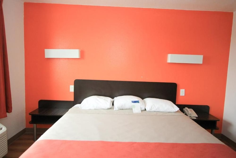 Motel6 San Antonio, TX - Downtown - Alamo Dome 34/54