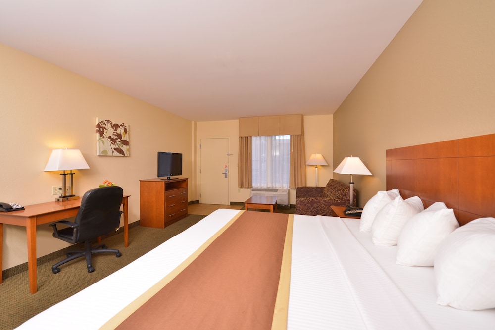 Quality Inn & Suites Williamsport 5/28