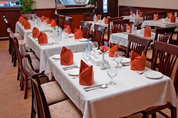 restaurant cafeteria