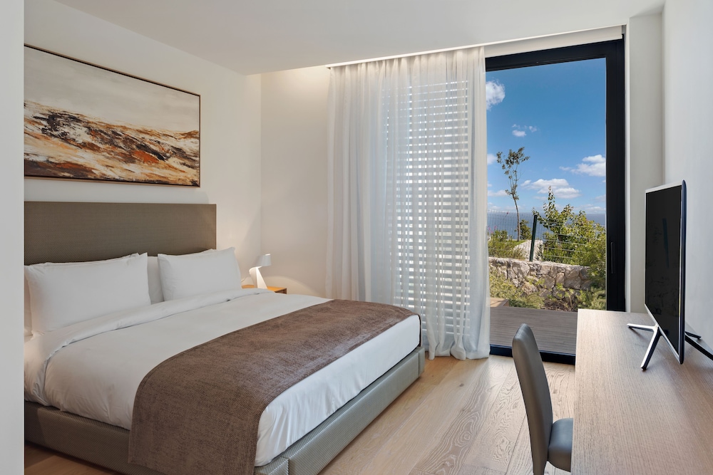3 Bedrooms, Pool Residence, 2 King Beds, Single Bed