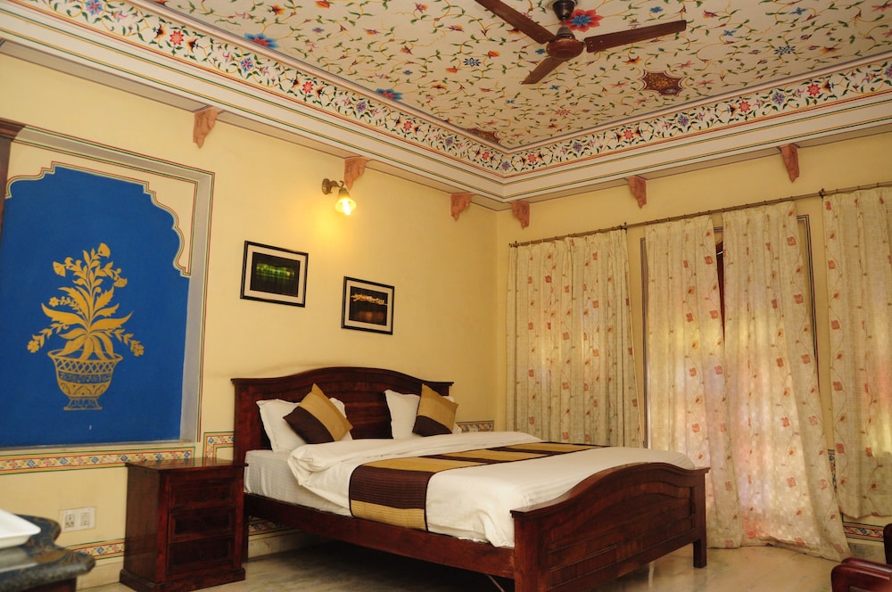 Hotel Sajjan Niwas 4/32