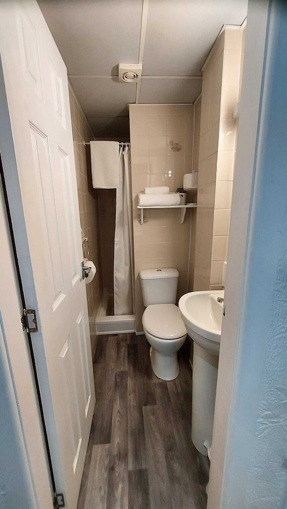 Rock Dene Hotel - Guest House 34/50