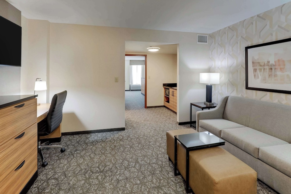 Drury Inn and Suites Birmingham Lakeshore Drive 33/50