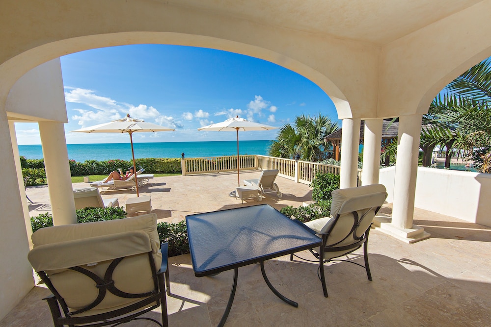 Cove Suites At Blue Waters 33/50