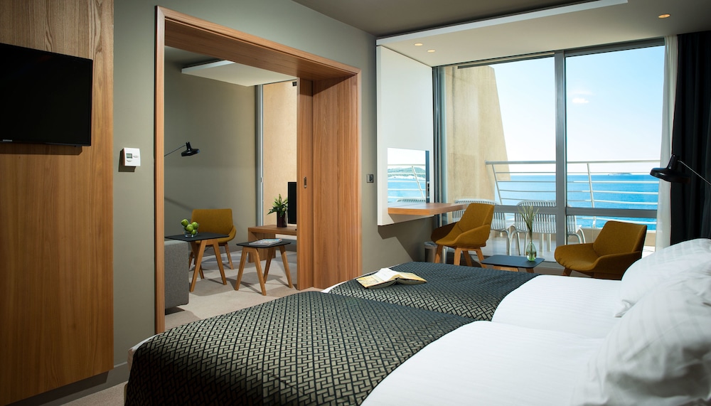 JUNIOR SUITE, SEA VIEW, BALCONY