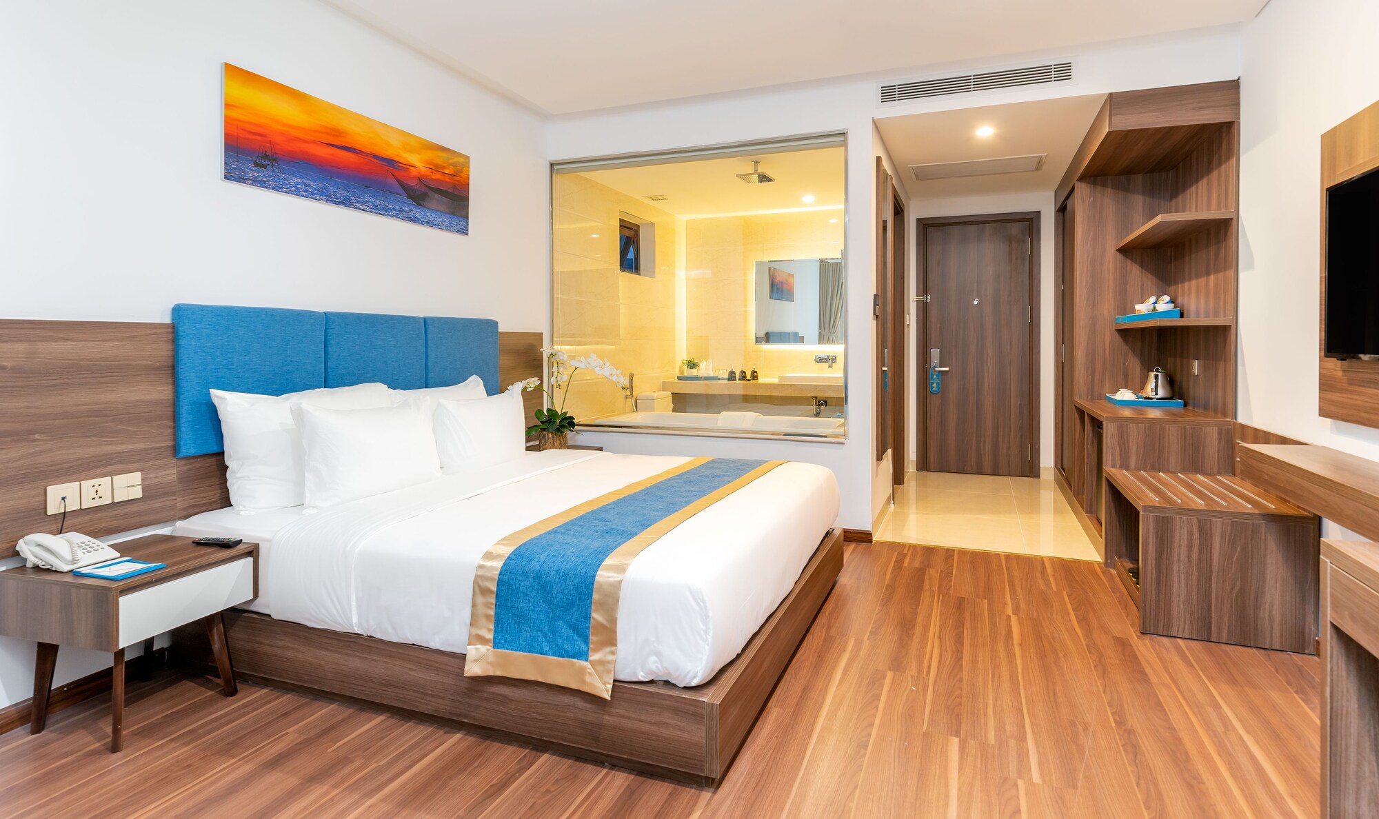 DELUXE, TRIPLE, PARTIAL OCEAN VIEW