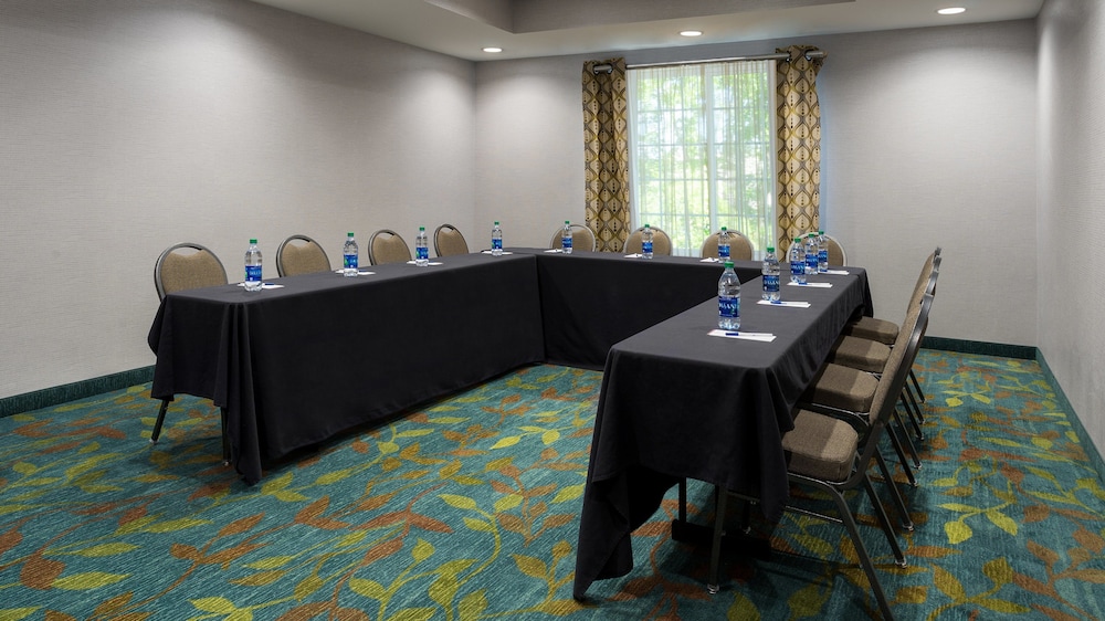 Candlewood Suites GROVE CITY - OUTLET CENTER 38/43