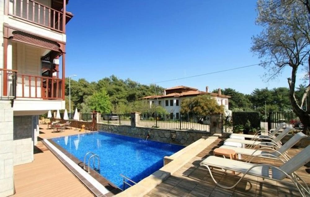 Summer Boutique Hotel 35/37